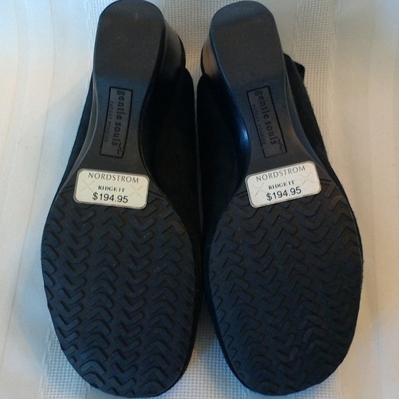 Gentle Souls size 6 black suede platform heel - Picture 2 of 6